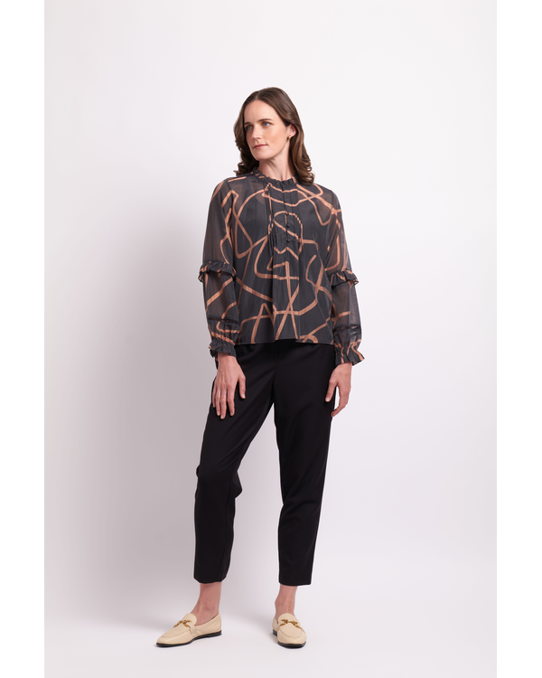 OH THREE FRONT TUCK BLOUSE