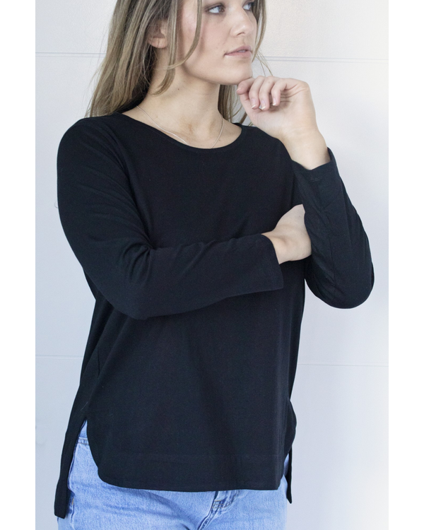 WHITE ON BLACK STEP TEE