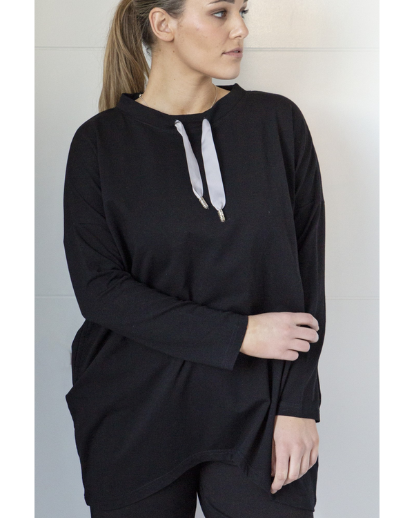 WHITE ON BLACK LONG SWEAT