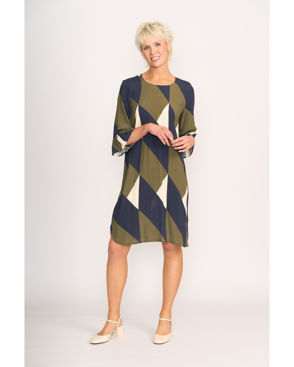 FOIL FLUTED SLEEVE SHIFT DRESS