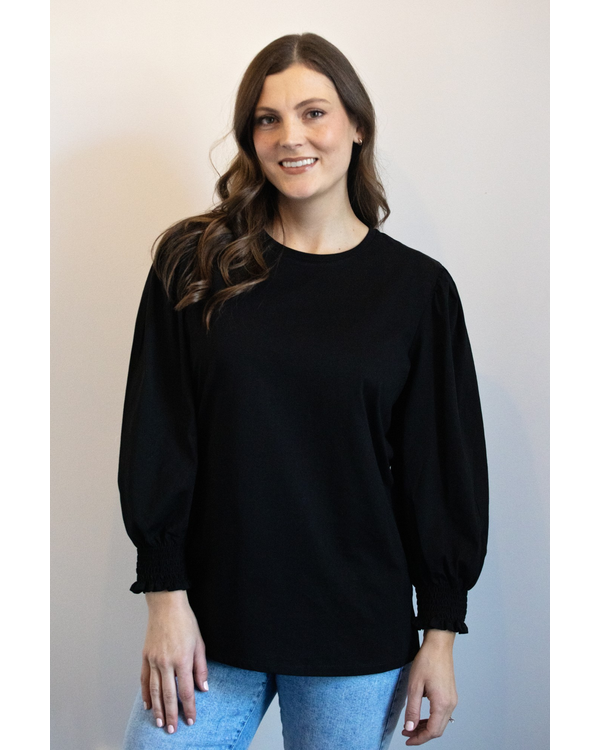 WHITE ON BLACK SHIRRED SLEEVE TOP