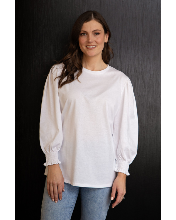 WHITE ON BLACK SHIRRED SLEEVE TOP