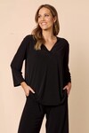 CLARITY TRAVELLER V NECK TOP