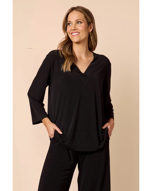 CLARITY TRAVELLER V NECK TOP