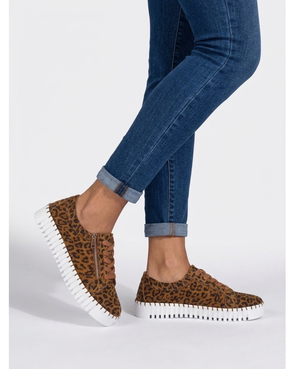 BAY LANE MEDUSA SNEAKER